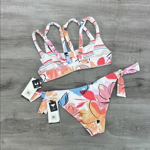 ☀️RIP CURL☀️ BLOSSOM REVERSIBLE CROP BLOSSOM TIE SIDE CHEEKY BIKINI SET - Picture 11 of 16